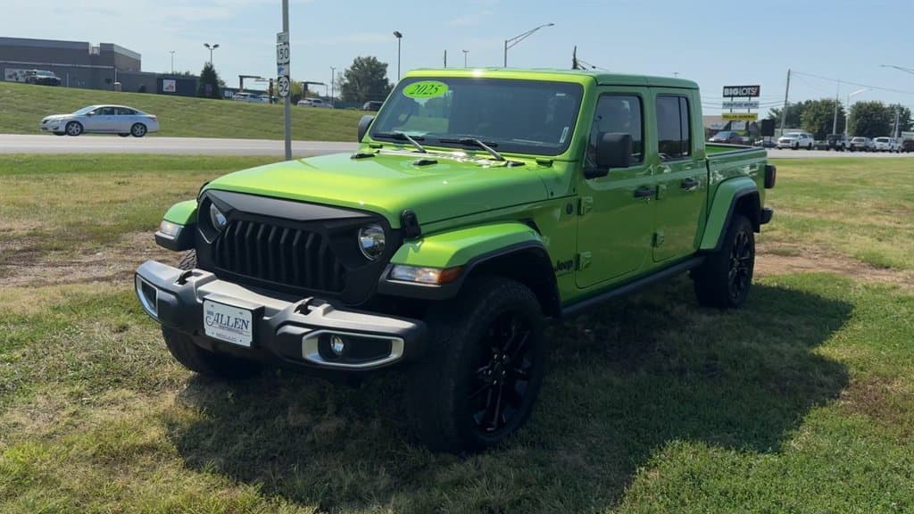 Pre-Owned 2025 Jeep Gladiator Nighthawk - photo - 1