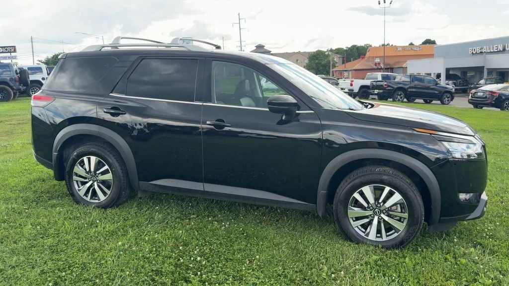 Pre-Owned 2024 Nissan Pathfinder SL - photo - 7