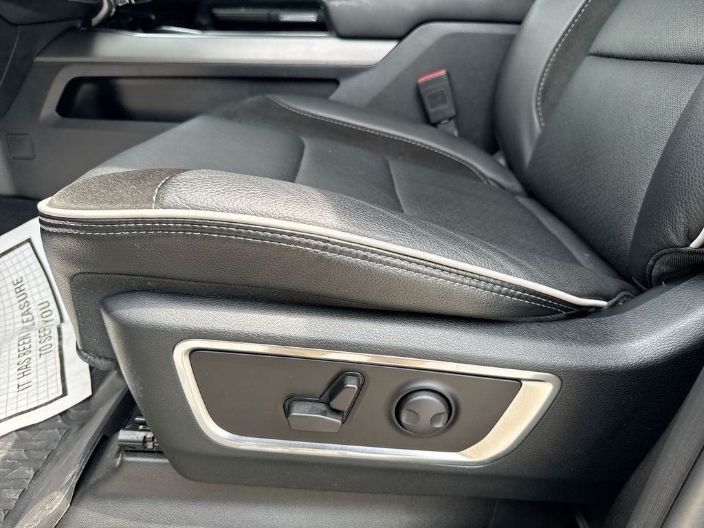 Pre-Owned 2025 Ram 1500 Laramie - photo - 22