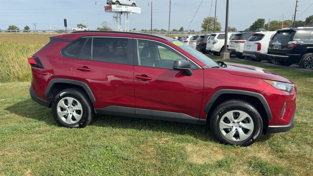 Pre-Owned 2021 Toyota RAV4 LE - photo - 7