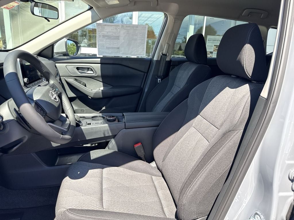 New 2026 Nissan Rogue SV - photo - 21