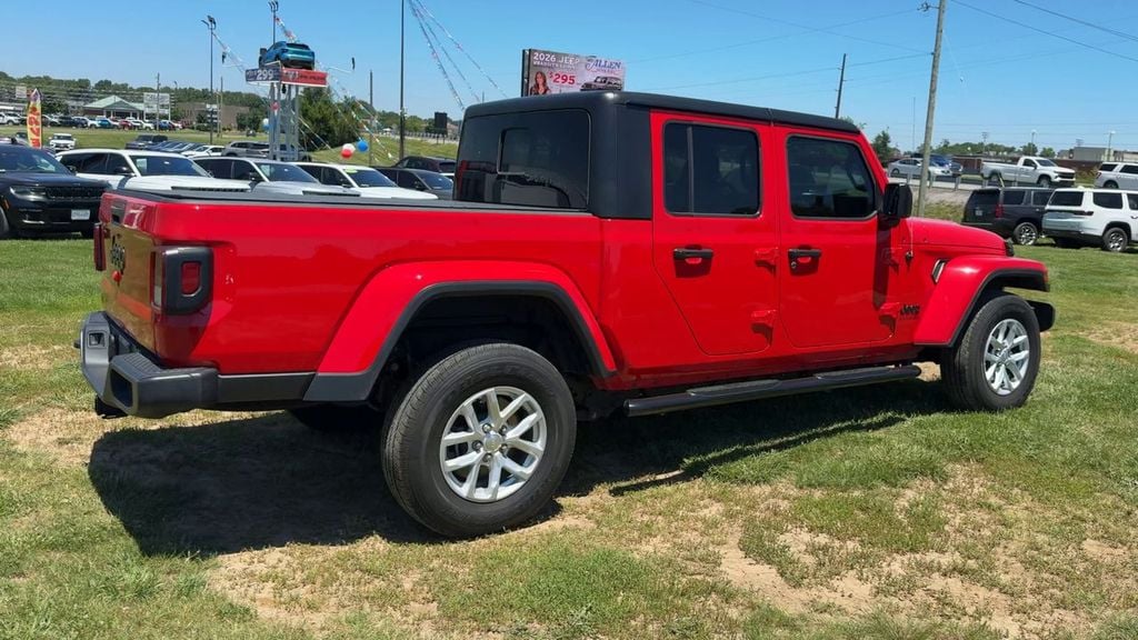 Pre-Owned 2023 Jeep Gladiator Sport S - photo - 6