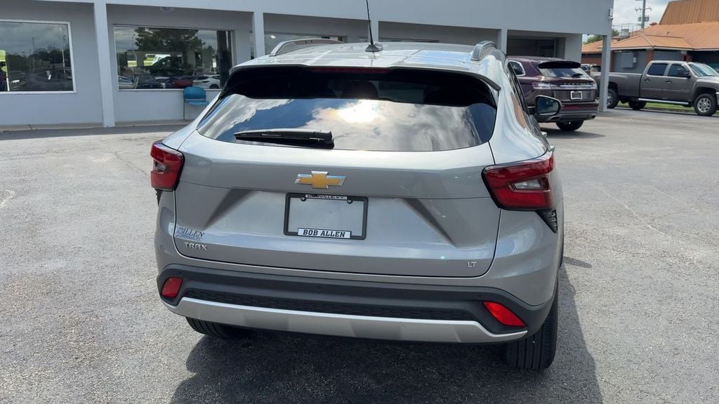 Pre-Owned 2024 Chevrolet Trax LT - photo - 5