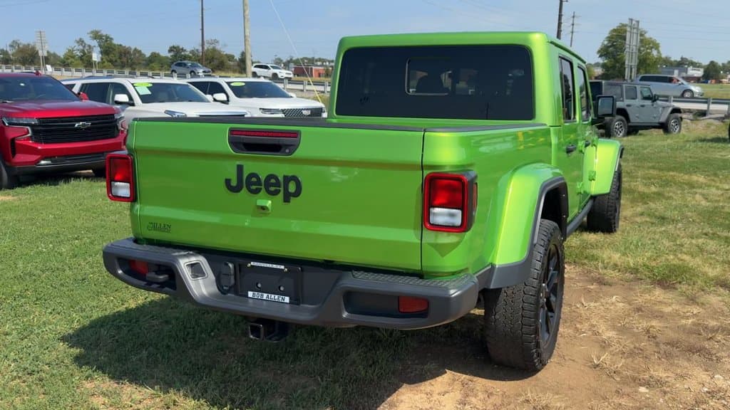 Pre-Owned 2025 Jeep Gladiator Nighthawk - photo - 5