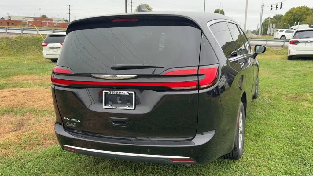 Pre-Owned 2024 Chrysler Pacifica Touring L - photo - 5