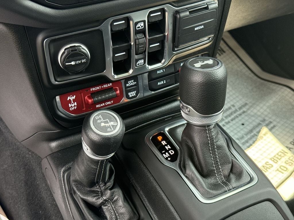 Pre-Owned 2025 Jeep Wrangler Rubicon - photo - 25