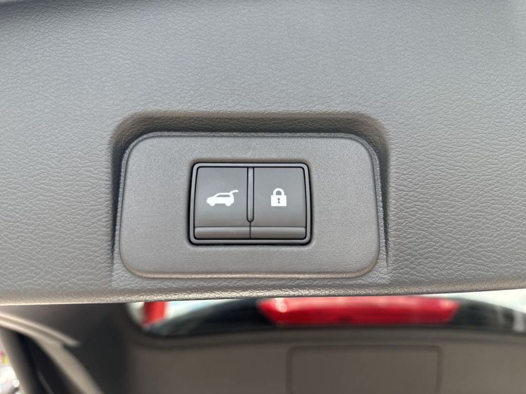 Pre-Owned 2025 Nissan Rogue Platinum - photo - 17