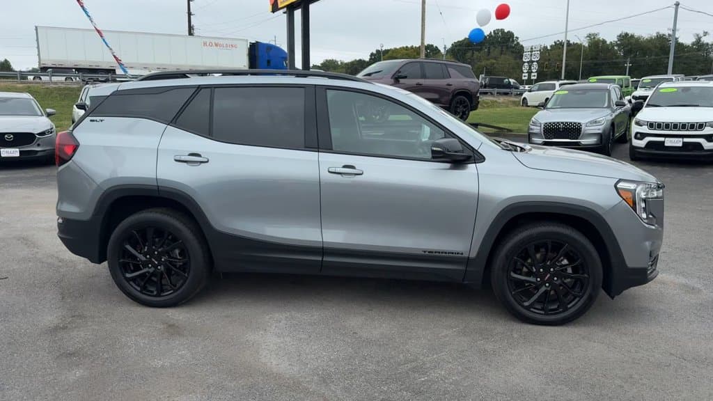 Pre-Owned 2024 GMC Terrain SLT - photo - 7