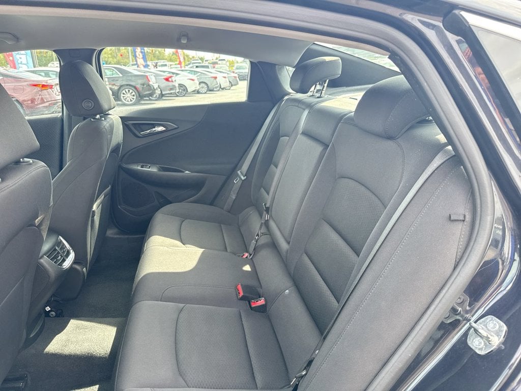 Pre-Owned 2023 Chevrolet Malibu LT - photo - 18