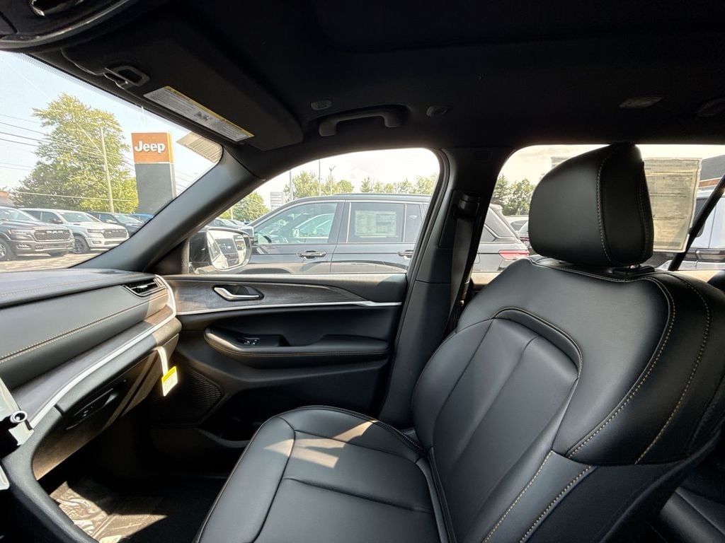 New 2026 Jeep Grand Cherokee L - photo - 32