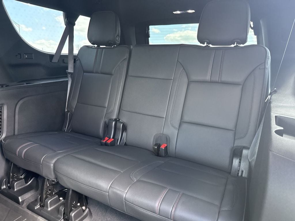 Pre-Owned 2024 Chevrolet Suburban RST - photo - 19
