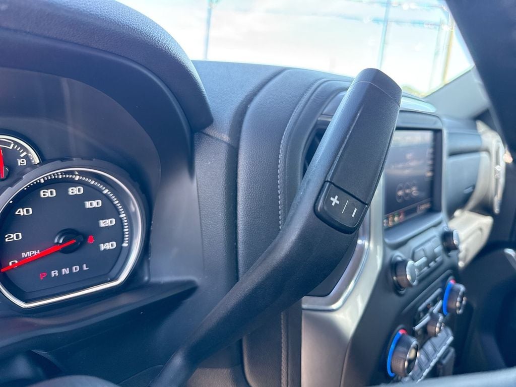 Pre-Owned 2020 Chevrolet Silverado 1500 RST - photo - 17