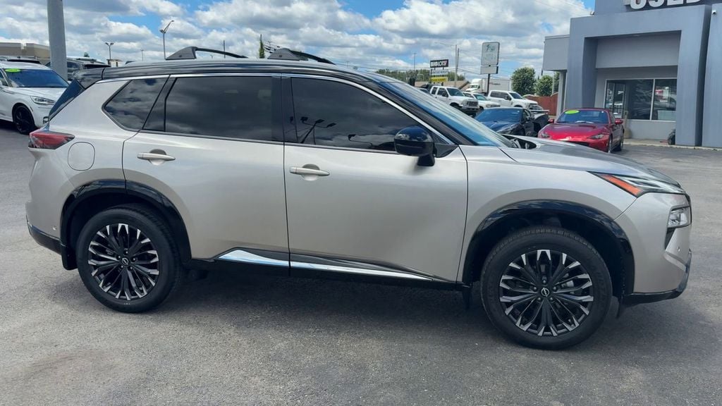 Pre-Owned 2025 Nissan Rogue Platinum - photo - 7