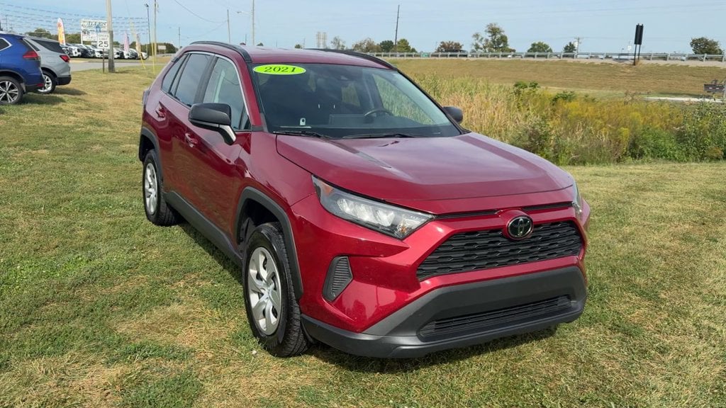 Pre-Owned 2021 Toyota RAV4 LE - photo - 8