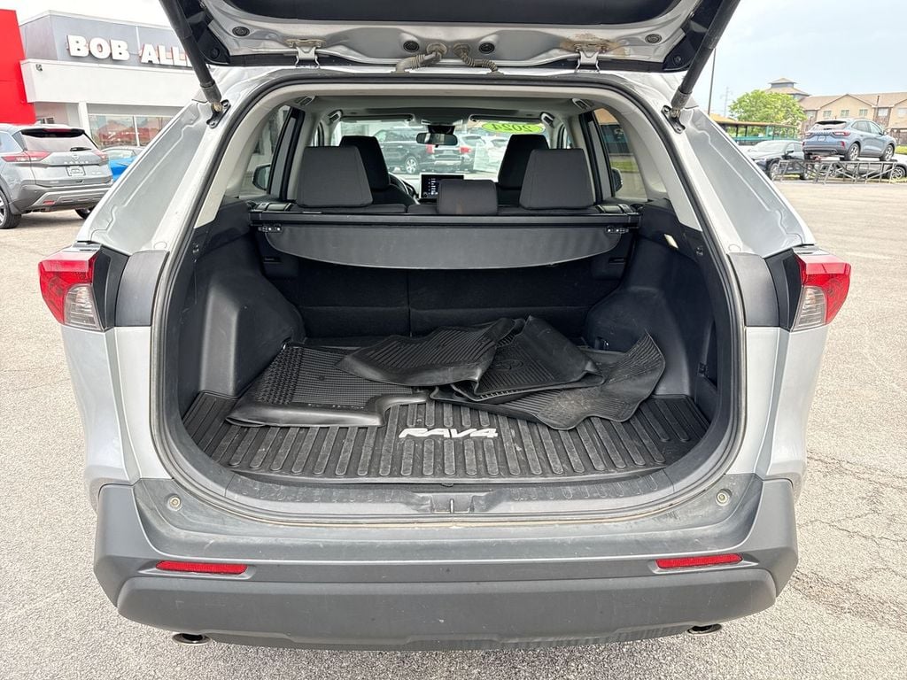 Pre-Owned 2024 Toyota RAV4 XLE - photo - 16