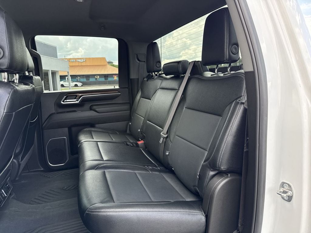 Pre-Owned 2024 Chevrolet Silverado 2500HD LT - photo - 18