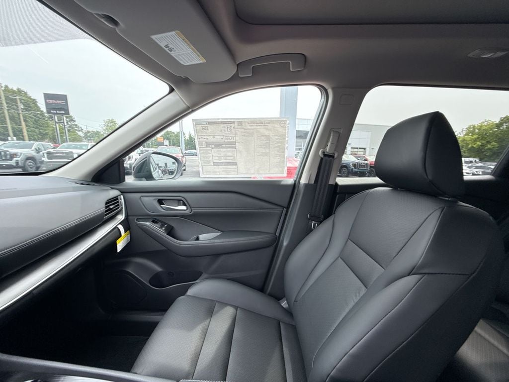 New 2026 Nissan Rogue Dark Armor - photo - 30