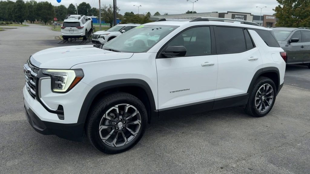 Pre-Owned 2025 GMC Terrain Elevation - photo - 2
