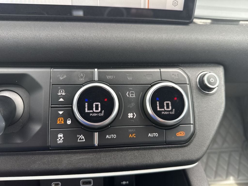 Pre-Owned 2023 Land Rover Defender 90 X-Dynamic SE - photo - 29