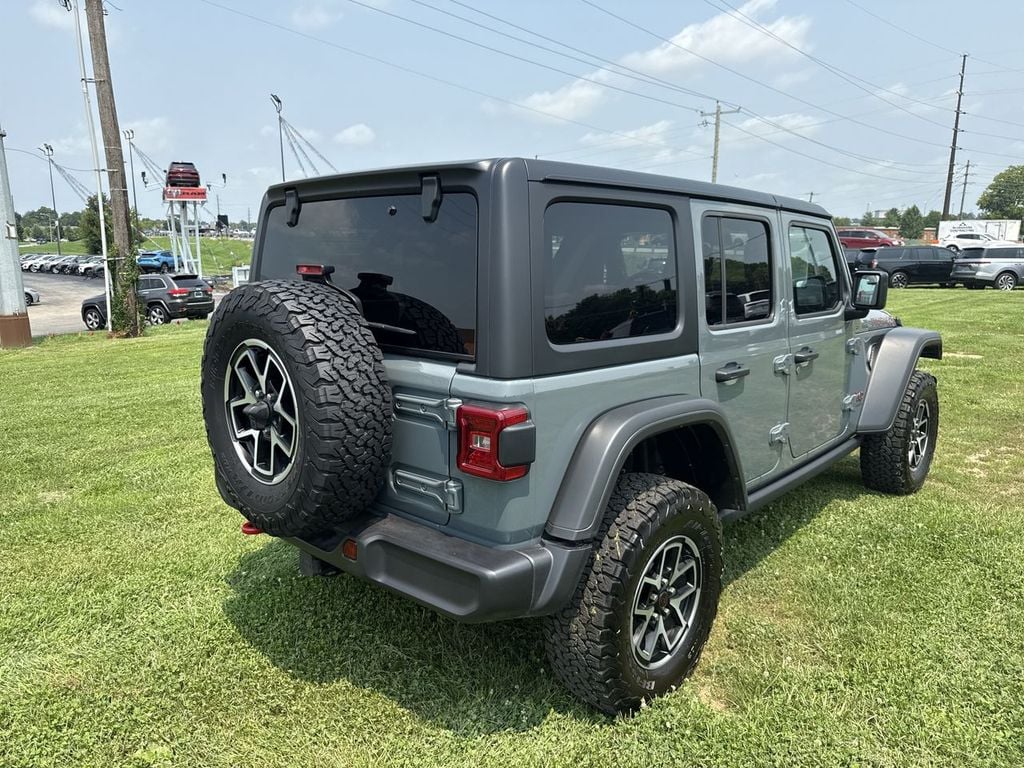 Pre-Owned 2025 Jeep Wrangler Rubicon - photo - 12