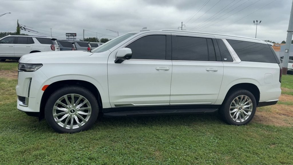 Pre-Owned 2023 Cadillac Escalade ESV Premium - photo - 2