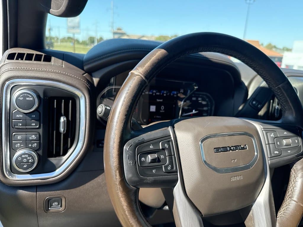 Pre-Owned 2021 GMC Sierra 2500HD Denali - photo - 25