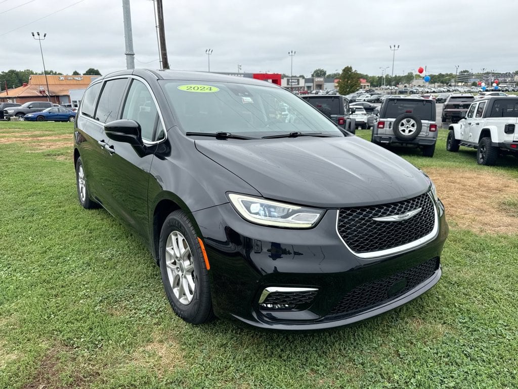 Pre-Owned 2024 Chrysler Pacifica Touring L - photo - 14