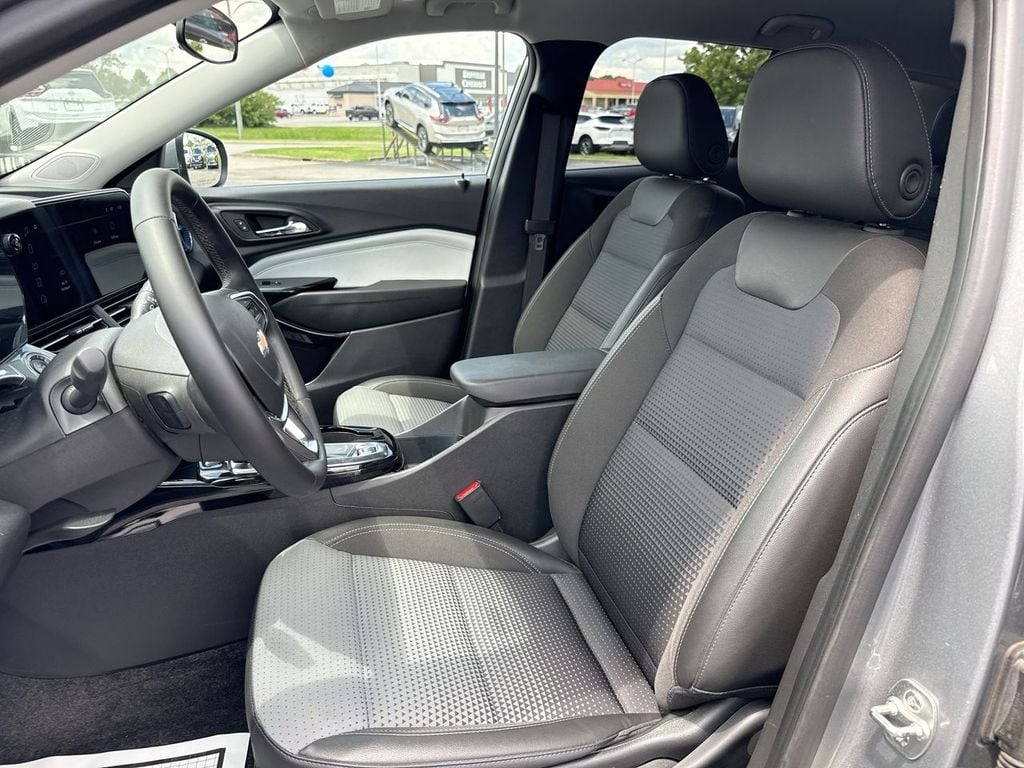 Pre-Owned 2024 Chevrolet Trax LT - photo - 20