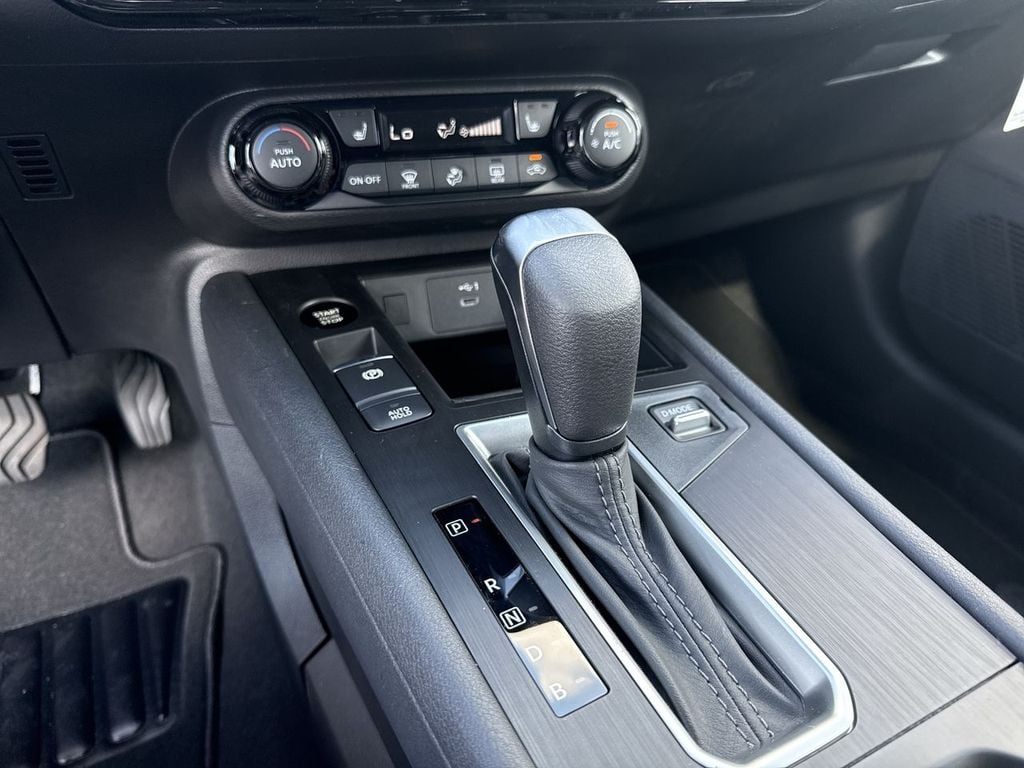 New 2026 Nissan Kicks SV - photo - 25