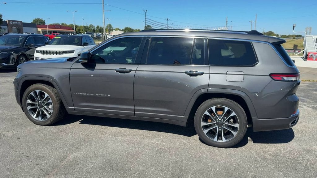 Pre-Owned 2023 Jeep Grand Cherokee L Overland - photo - 3