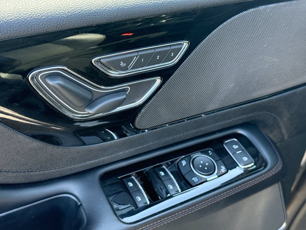 Pre-Owned 2023 Lincoln Aviator Standard - photo - 21