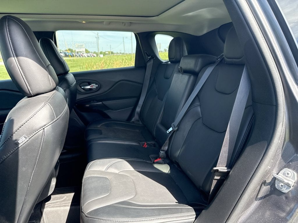 Pre-Owned 2022 Jeep Cherokee Latitude Lux - photo - 19