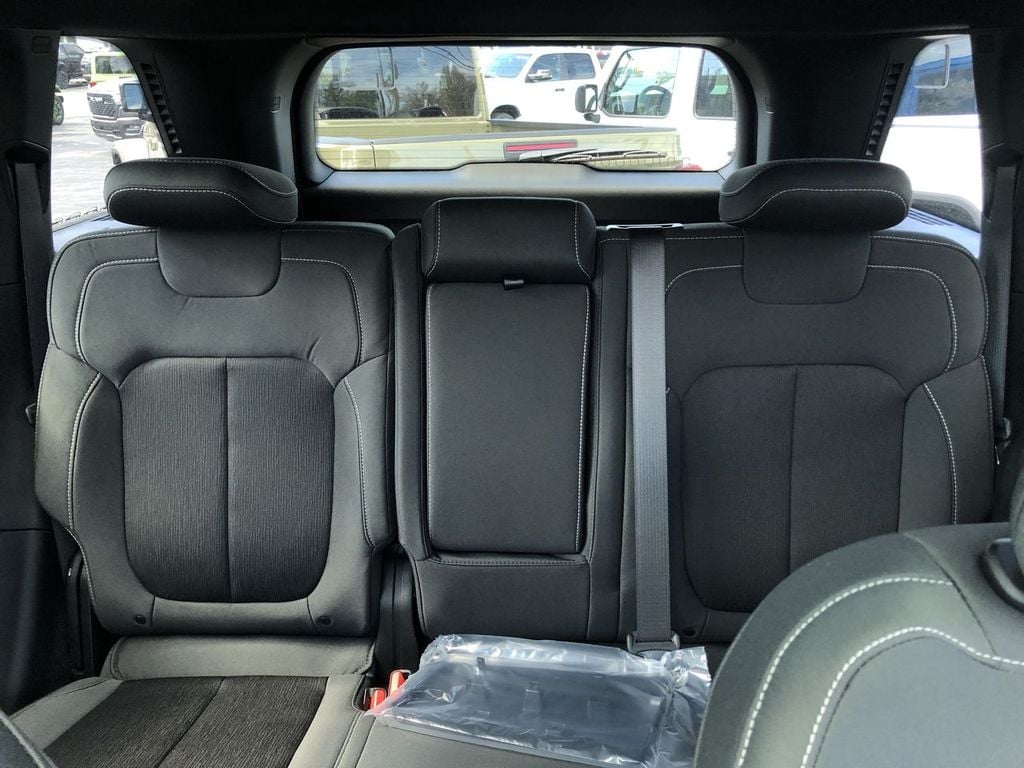 New 2026 Jeep Grand Cherokee Laredo X - photo - 19