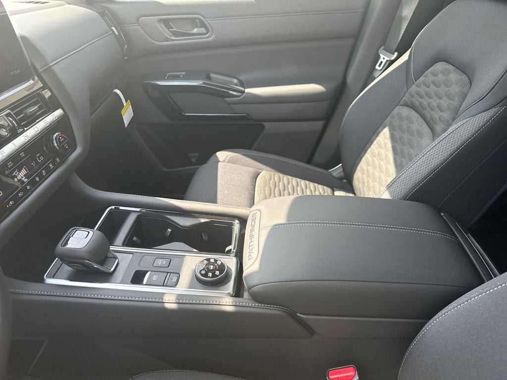 New 2026 Nissan Pathfinder SV - photo - 26