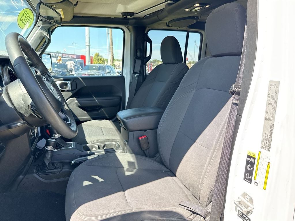 Pre-Owned 2023 Jeep Gladiator Sport S - photo - 20