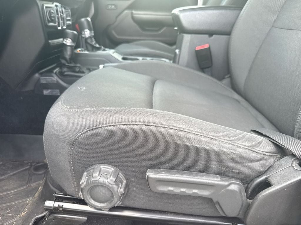 Pre-Owned 2018 Jeep Wrangler Unlimited Sport S - photo - 13