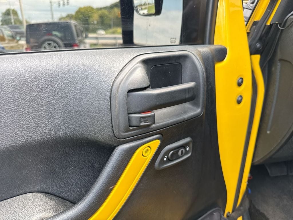 Pre-Owned 2015 Jeep Wrangler Sport - photo - 11