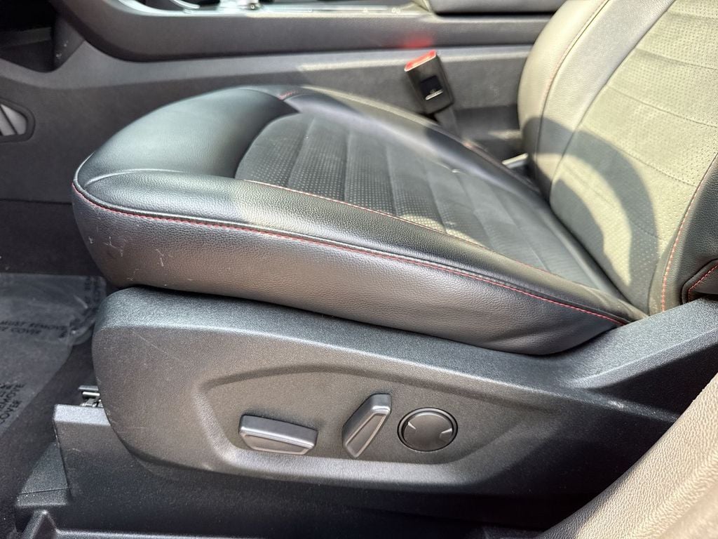 Pre-Owned 2022 Ford Edge ST Line - photo - 21
