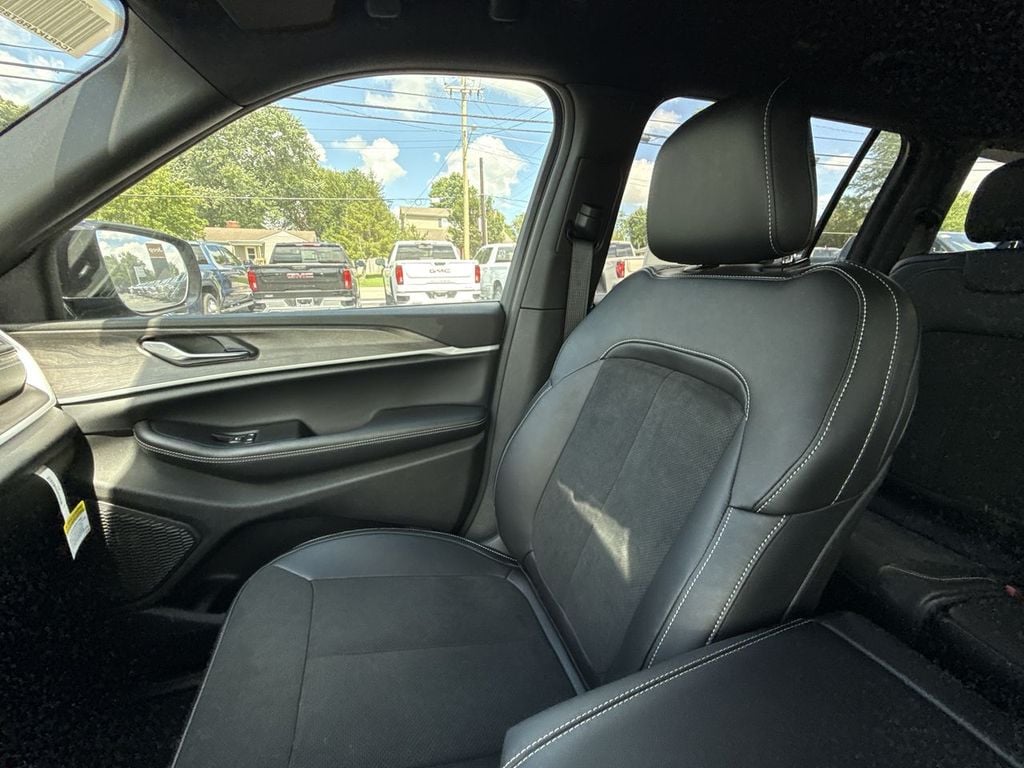 New 2026 Jeep Grand Cherokee L Altitude - photo - 32
