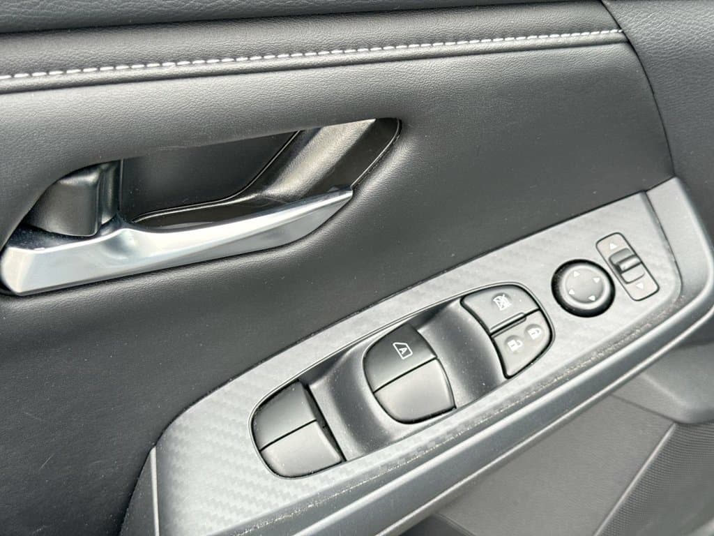 Pre-Owned 2025 Nissan Sentra SV - photo - 19