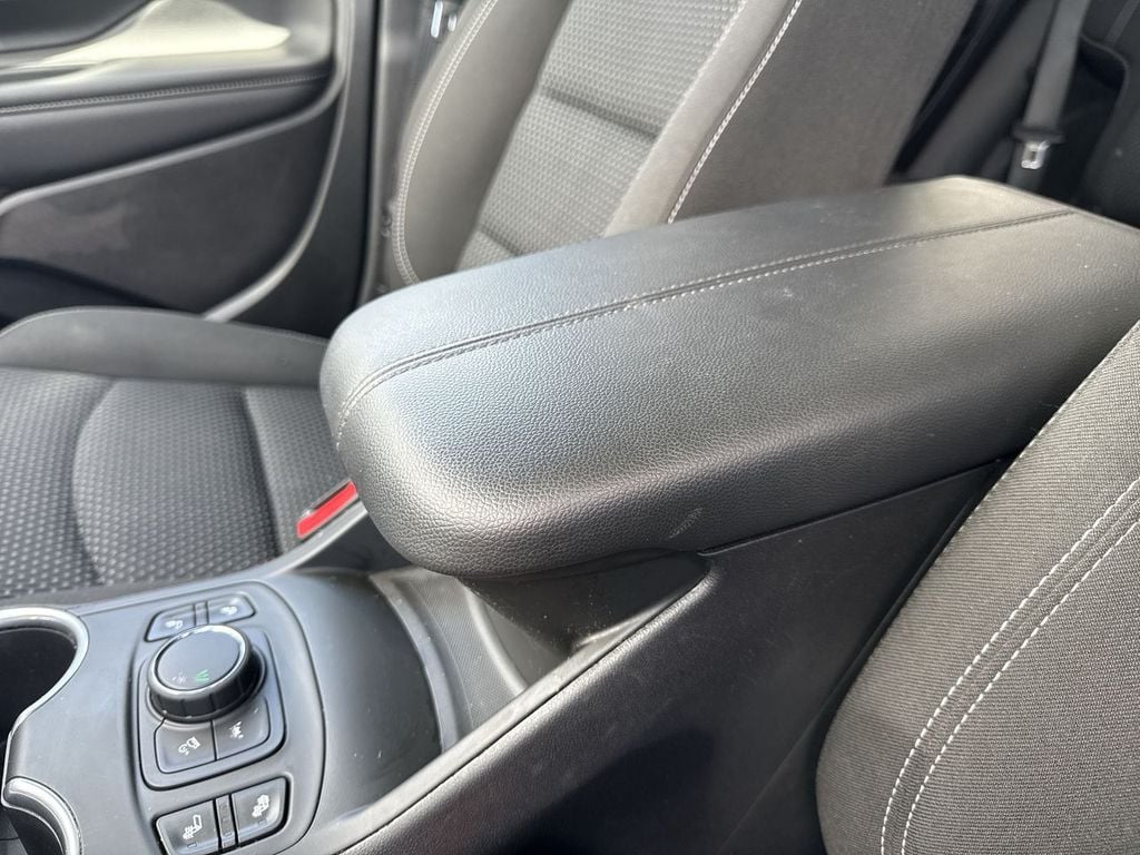 Pre-Owned 2022 GMC Terrain SLE - photo - 24