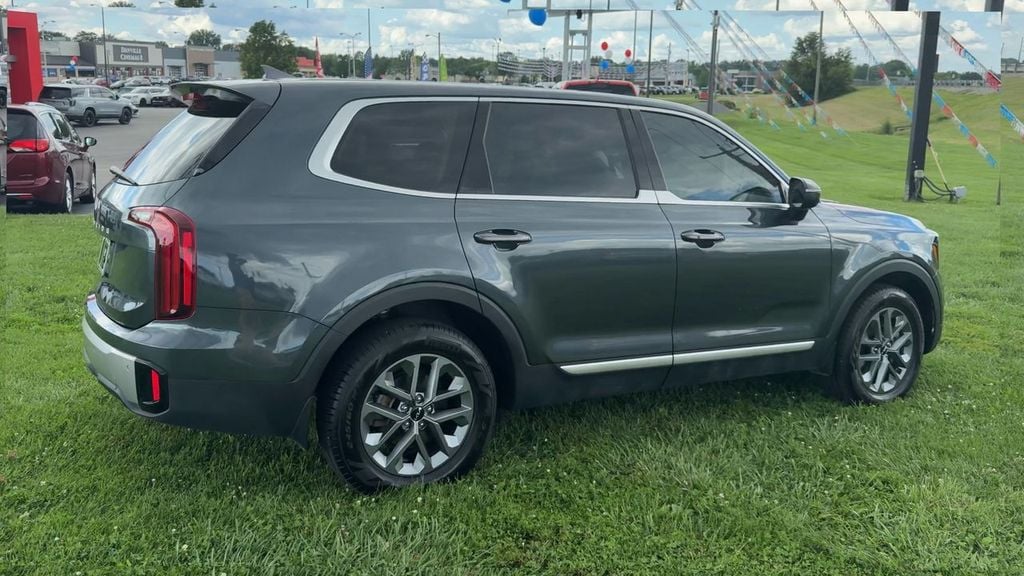 Pre-Owned 2024 Kia Telluride LX - photo - 6