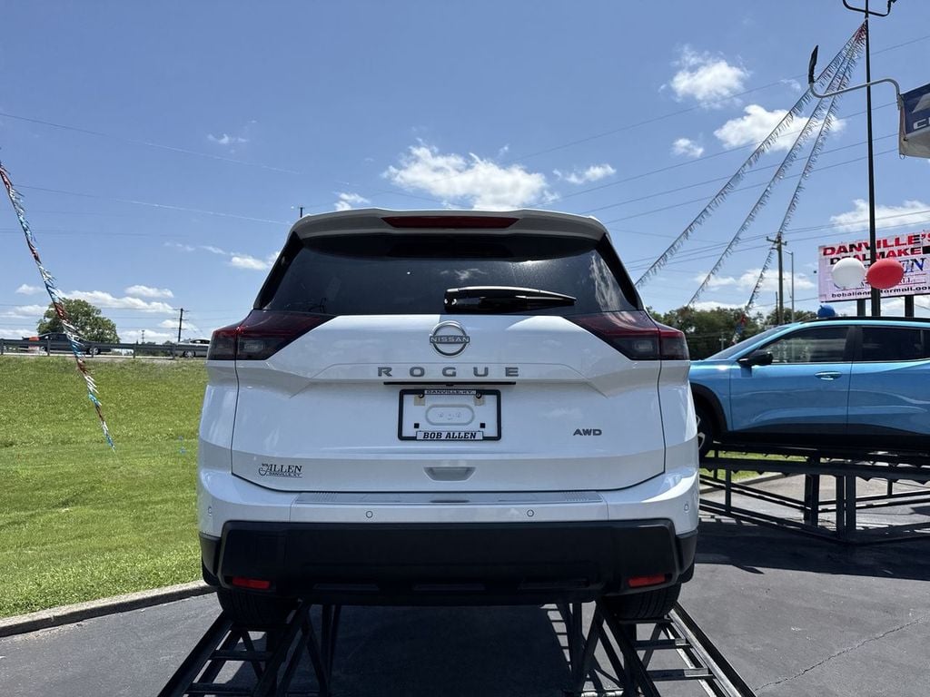 Pre-Owned 2026 Nissan Rogue SV - photo - 18