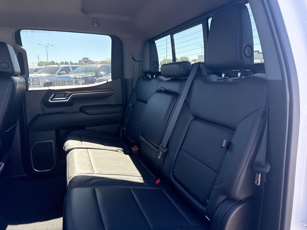 Pre-Owned 2023 Chevrolet Silverado 1500 RST - photo - 18