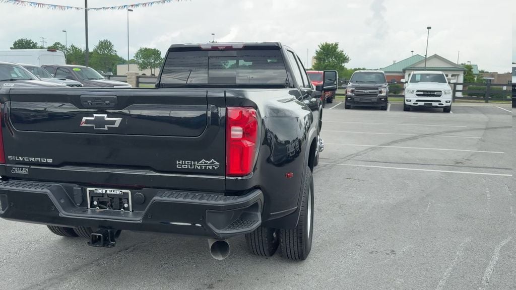 Pre-Owned 2023 Chevrolet Silverado 3500HD High Country - photo - 5