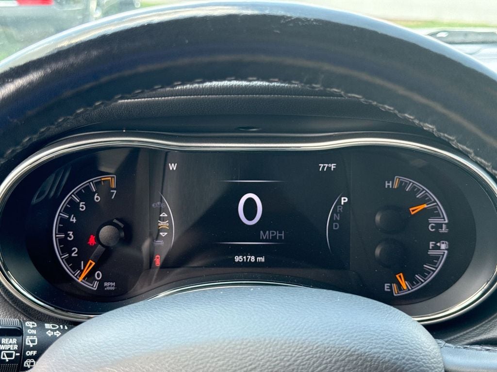Pre-Owned 2020 Jeep Grand Cherokee Overland - photo - 16