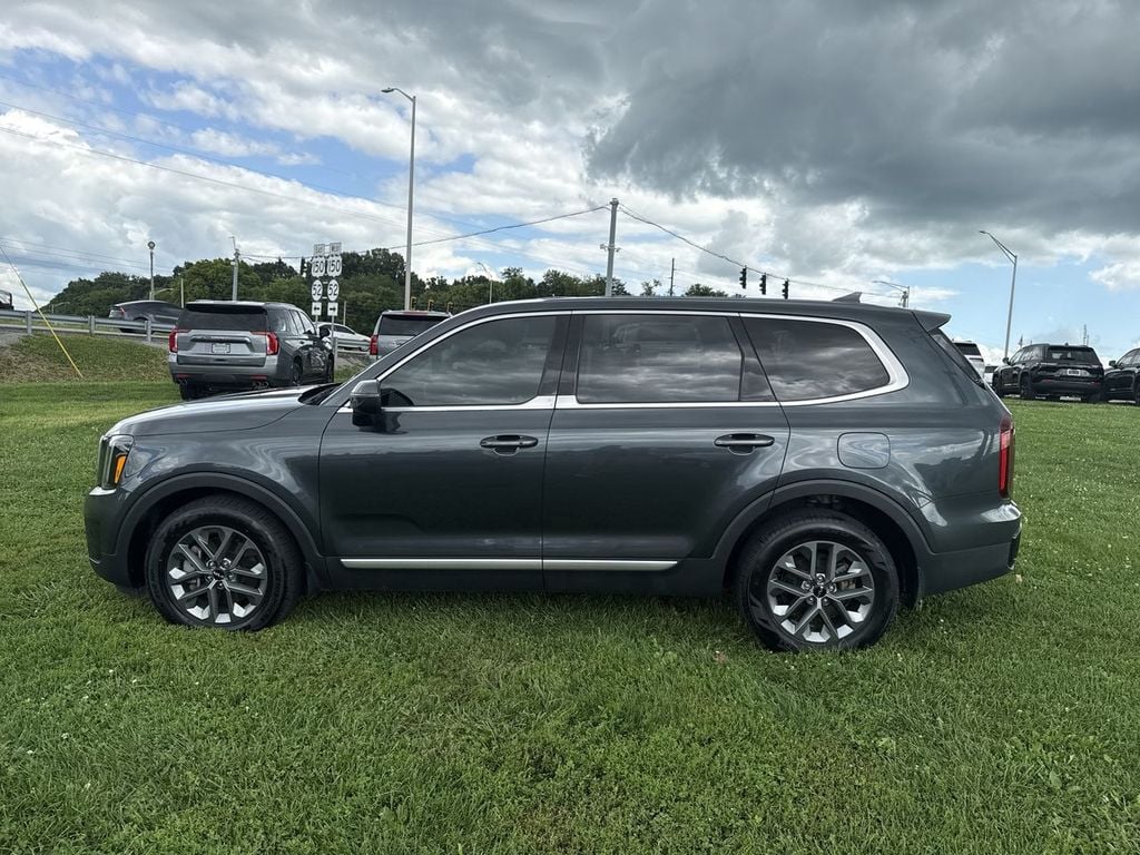 Pre-Owned 2024 Kia Telluride LX - photo - 10