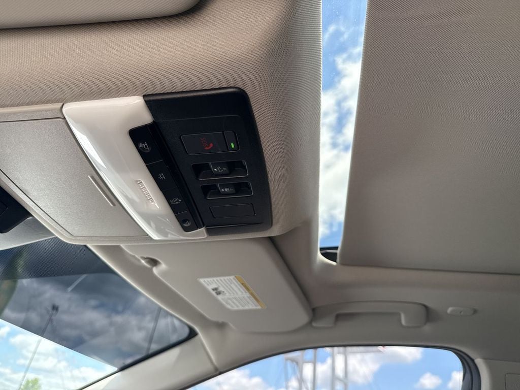 Pre-Owned 2025 Nissan Rogue Platinum - photo - 32