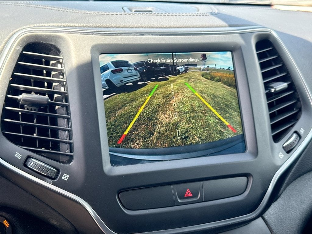 Pre-Owned 2022 Jeep Cherokee Latitude Lux - photo - 28