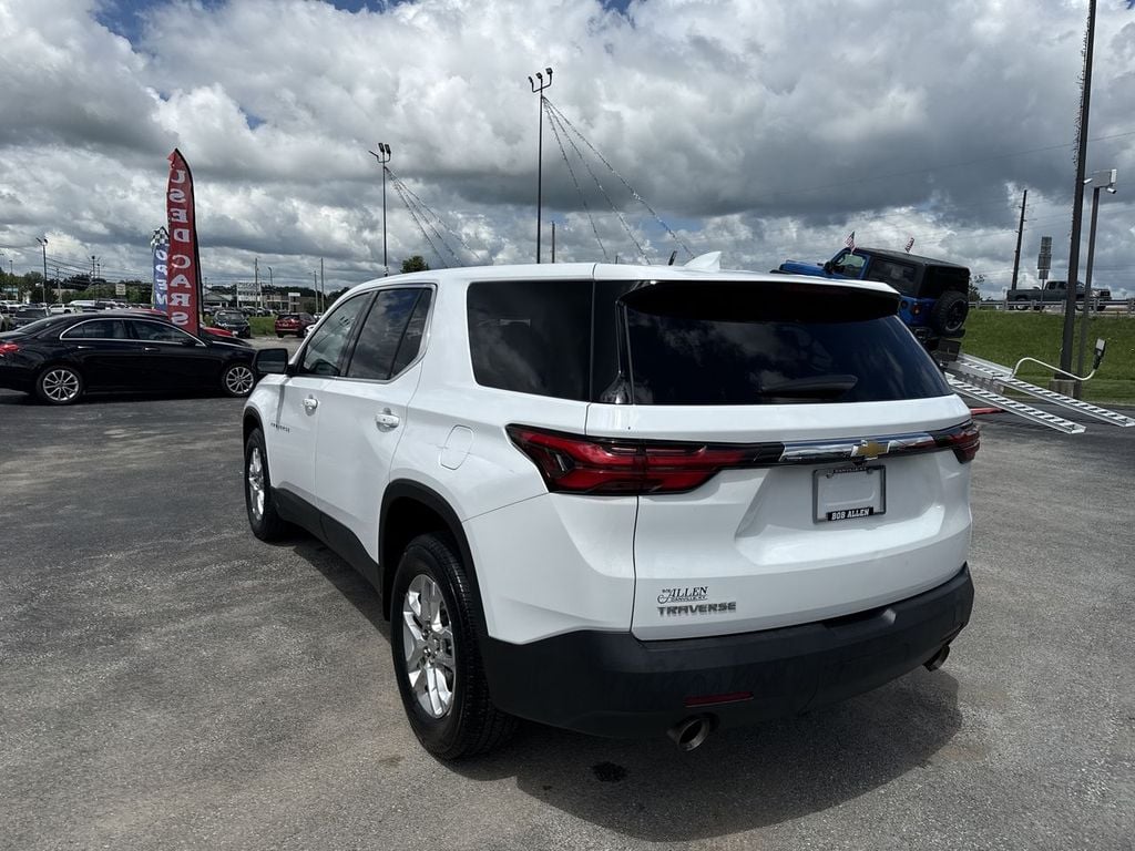 Pre-Owned 2023 Chevrolet Traverse LS - photo - 11